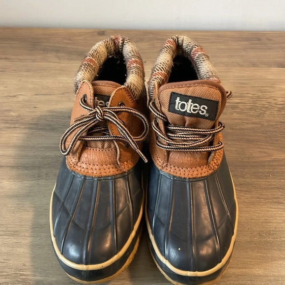 Totes, low top duck shoe, rubber & leather, waterproof, size 6.5 men or 8-8.5 W - Picture 4 of 12